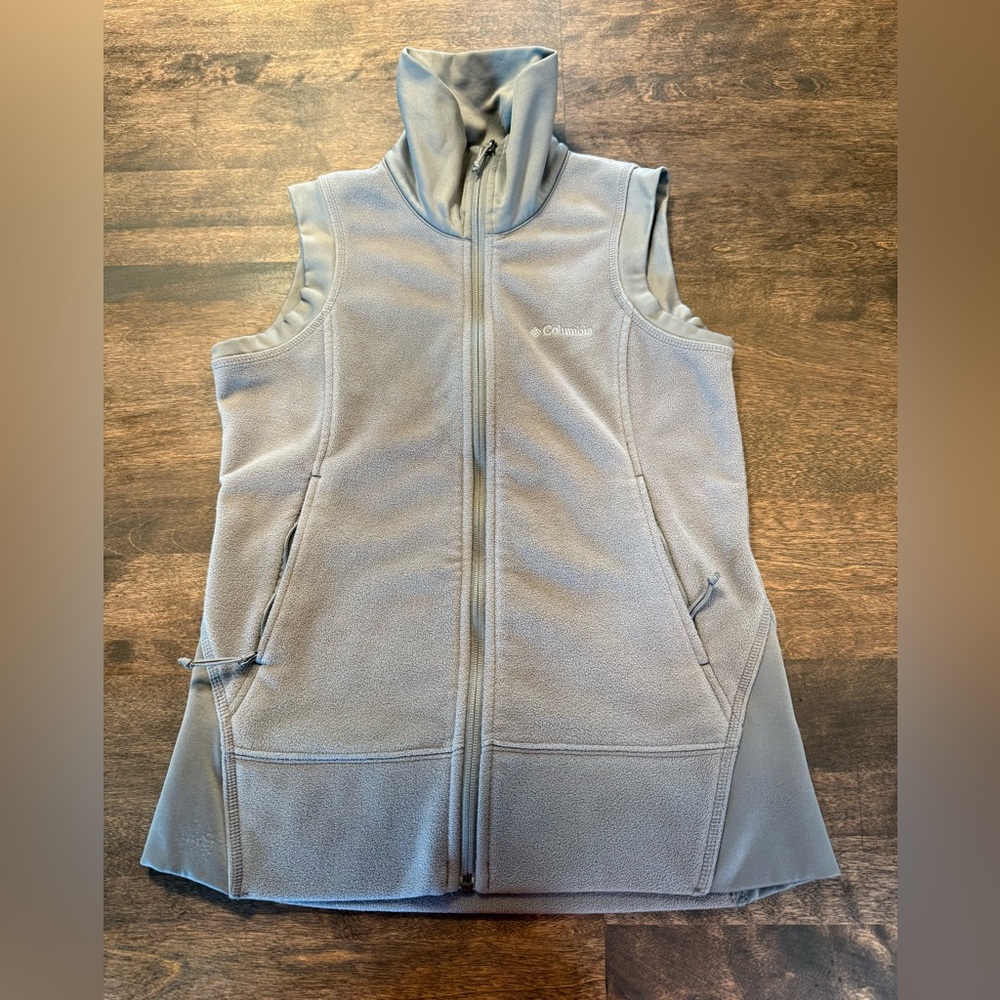 Columbia Women's Light Gray Fleece Mock Neck Vest sleeveless